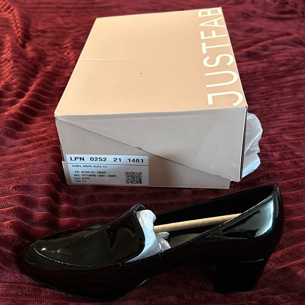 Size 81/2 Black Just Fab Pumps Brand new in box